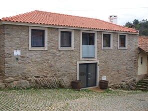 Front of property - Casa da Fraga (Macedo de Cavaleiros)