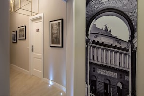 Hallway - Naplesuite (Naples)