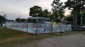 Front of property - Wasaga Beach Inn And Cottages (Wasaga Beach)