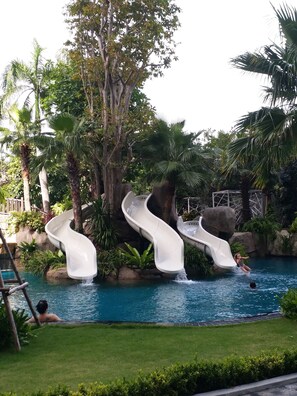 Piscine intérieure, piscine extérieure