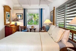 3 bedrooms, iron/ironing board, WiFi, bed sheets - Baie Longue Beach House – Beachfront Luxury Retreat on Baie Longue, St. Martin (Terres Basses)