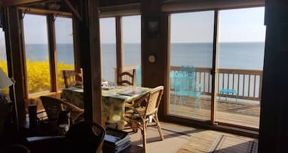 Une vue imprenable de la cabane en bord de mer avec cheminée sur la baie de Chesapeake