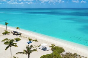 On the beach - Hawksbill Beach House – Timeless Caribbean Charm on Grace Bay Beach (Leeward Settlement)