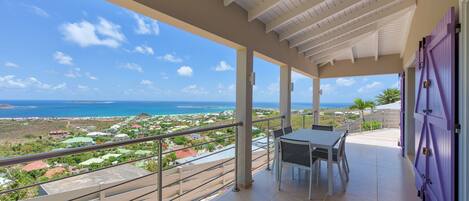 تناول الطعام بالخارج