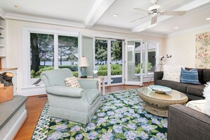 Smart TV, fireplace, DVD player, ping pong