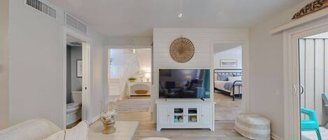 4 bedrooms, iron/ironing board, Internet, bed sheets