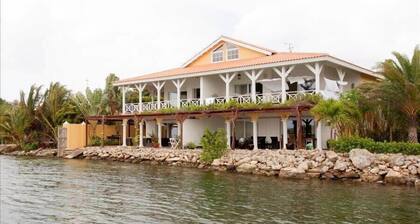 Masbango Apartment – Waterfront Living Overlooking Spanish Water, Jan Thiel