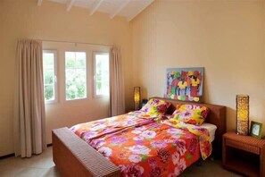 3 bedrooms, iron/ironing board, WiFi, bed sheets