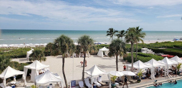 Beach nearby, sun-loungers, beach umbrellas, beach towels - LUXURY 1BR, GULF VIEW ON THE BEACH 930 SQFT; 278 FIVE STAR REVIEWS (Sanibel)