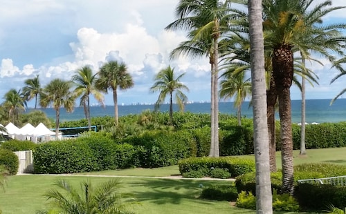LUXURY 1BR GULF VIEW ON THE BEACH 930 SQFT; 293 TEN STARS REVIEWS