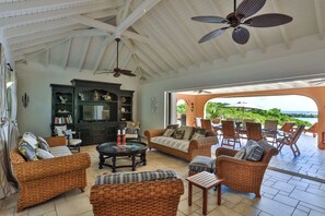 Fernseher, Stereoanlage