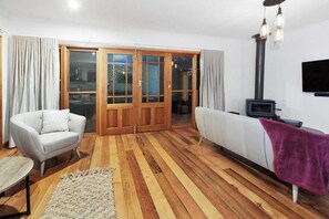 TV, fireplace, books, offices