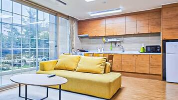 Family Twin Room | Blackout drapes, WiFi (free), bed sheets