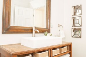 Combined shower/tub, hair dryer, towels, toilet paper - The Sycamore Bungalow located near attractions in The Amish Country.  (Lancaster)