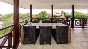 تناول الطعام بالخارج