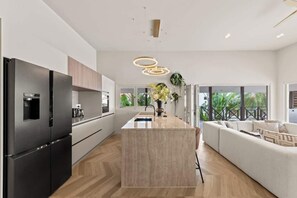 Fridge, microwave, oven, stovetop - Villa YELLOW LOTUS – Luxe Family Villa with Pool & Gym in Vista Royal, Jan Thiel (Jan Thiel)