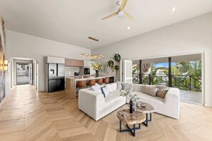 TV, stereo - Villa YELLOW LOTUS – Luxe Family Villa with Pool & Gym in Vista Royal, Jan Thiel (Jan Thiel)