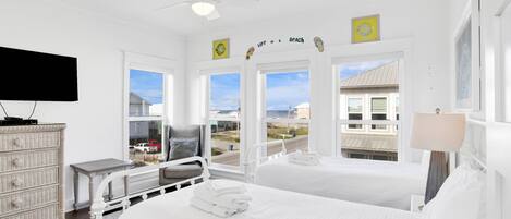 2 bedrooms, iron/ironing board, Internet, bed sheets