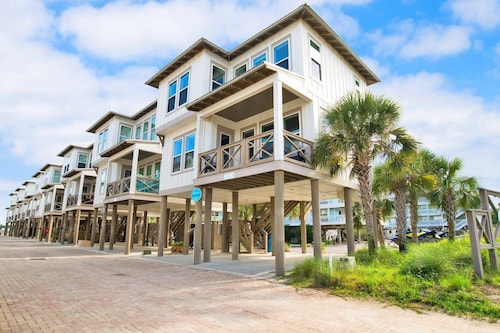 Blue Paradise ~ Outdoor Pool, Beach Access + $400 in FREE Activities Daily ~ Zoo/Parasailing + More