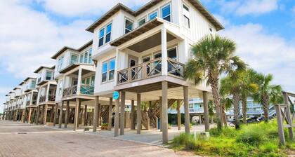 Blue Paradise ~ Outdoor Pool, Beach Access + $400 in FREE Activities Daily ~ Zoo/Parasailing + More