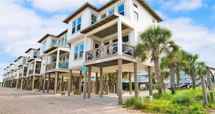 Blue Paradise ~ Outdoor Pool, Beach Access + $400 in FREE Activities Daily ~ Zoo/Parasailing + More