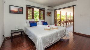 3 bedrooms, iron/ironing board, WiFi, bed sheets - Villa Blue Lotus – Contemporary Villa Surrounded by Lush Tropical Nature (Jan Thiel)
