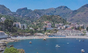 Sun-loungers, beach towels - EIDOS - holiday house Taormina center (Taormina)
