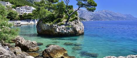 Una spiaggia nelle vicinanze
