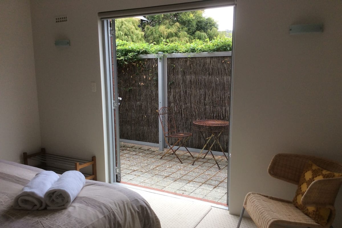 "Lockyer": 2-Bed/2-Bath Apartment | 1 bedroom, premium bedding, individually furnished, desk