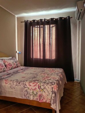 2 bedrooms, internet, bed sheets