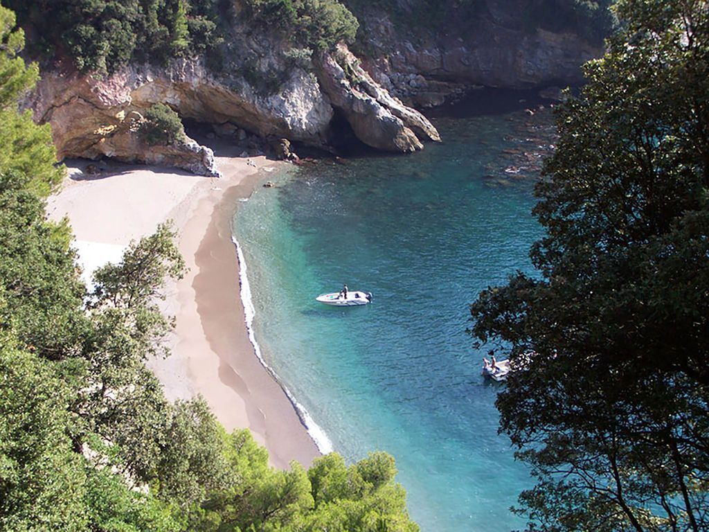 In Strandnähe, Liegestühle, Strandtücher