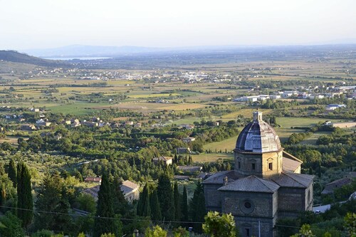 City / Village Apartment in Cortona with 2 bedrooms sleeps 4
