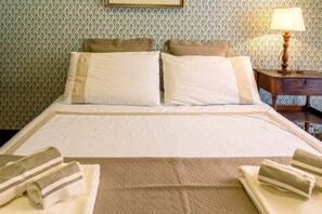 1 bedroom, iron/ironing board, WiFi, bed sheets - MARINELLA SUITE - Apartment in the center of Taormina (Taormina)