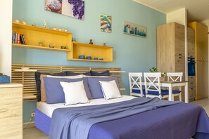 2 bedrooms, iron/ironing board, bed sheets - STUDIO CORAL VIEW - apartment with sea view (Giardini-Naxos)