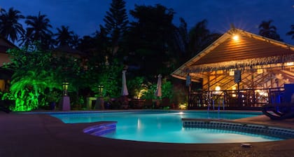 Typical Bamboo Bungalow in Tropical Garden Zen, pool, 5 min from the beach