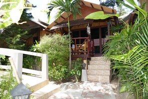 Property grounds - Typical Bamboo Bungalow in Tropical Garden Zen, pool, 5 min from the beach (koh samui)