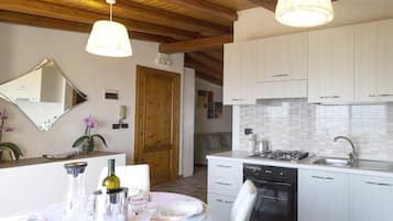 Macchina per tè/caffè, frigorifero, microonde, forno