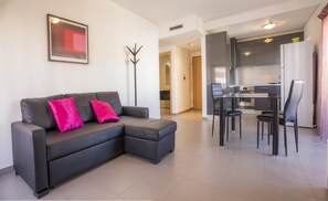 Living area - A17 - Heaven Sun Praia da Rocha 1 Bed Apartment (Portimao)