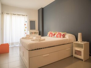 1 bedroom, bed sheets, wheelchair access