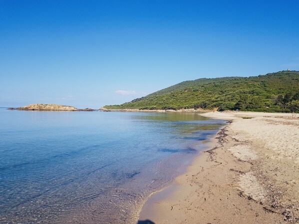 Una spiaggia nelle vicinanze