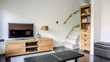 TV connectée, livres, vidéothèque