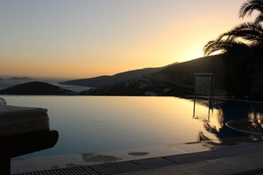 Außenpool, Infinity-Pool