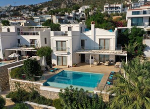 Exterior - Villa with heated infinity pool and breathtaking view over Kalkan bay (Kalkan)