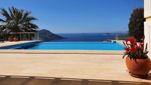 Außenpool, Infinity-Pool