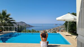Außenpool, Infinity-Pool