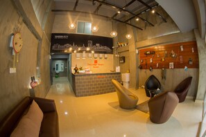 Reception - The Lodge Yangon Hostel (Yangon)