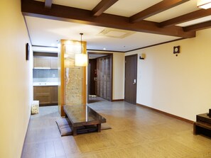 Blackout drapes, free WiFi - Yangji Pine Resort (Yongin)