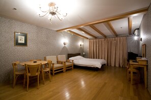 1 bedroom, blackout drapes, free WiFi
