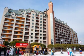Front of property - Yangji Pine Resort (Yongin)