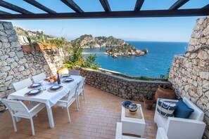 Unclassified image, 5 of 36, button